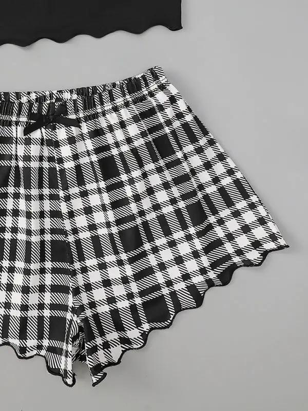 Black and white plaid printed shorts with scalloped hem