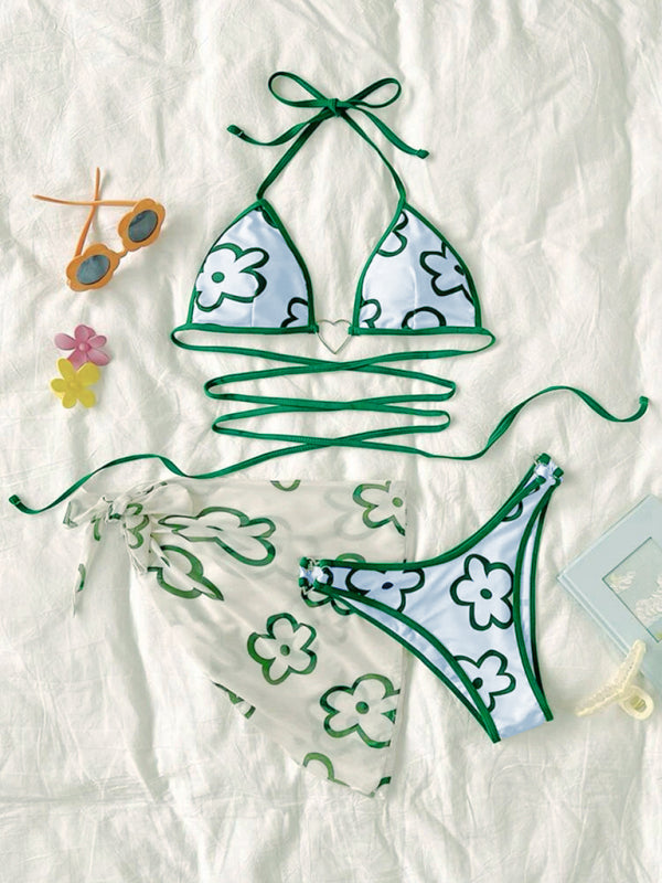 Niedlicher Crossover-Bikini mit Blumenmuster und Strandkleid im Dreierpack