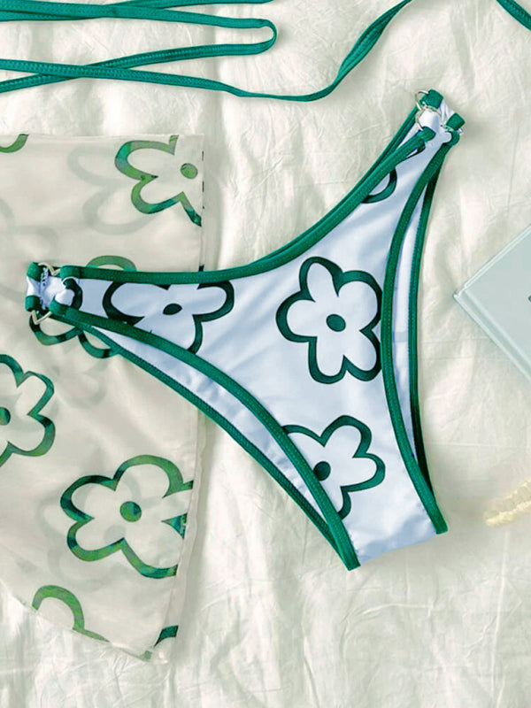 Niedlicher Crossover-Bikini mit Blumenmuster und Strandkleid im Dreierpack