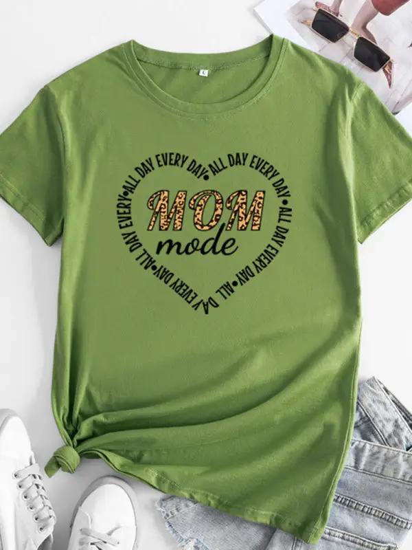 Light green Mom mode T-shirt with heart design