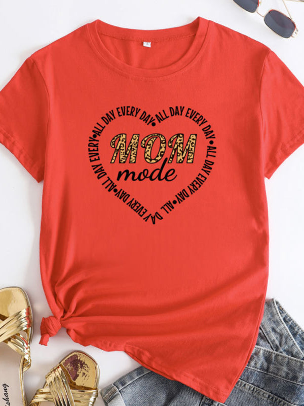 Red Mom mode T-shirt with heart design