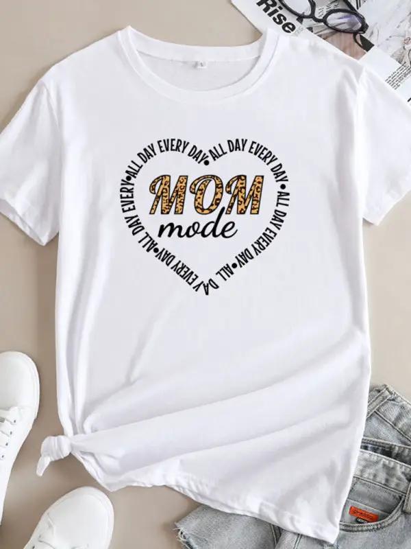 White Mom mode T-shirt with heart design