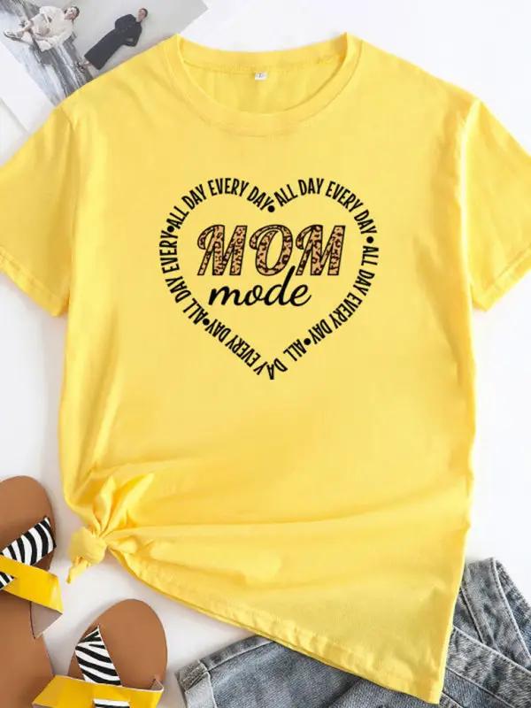 Yellow Mom mode T-shirt with heart design