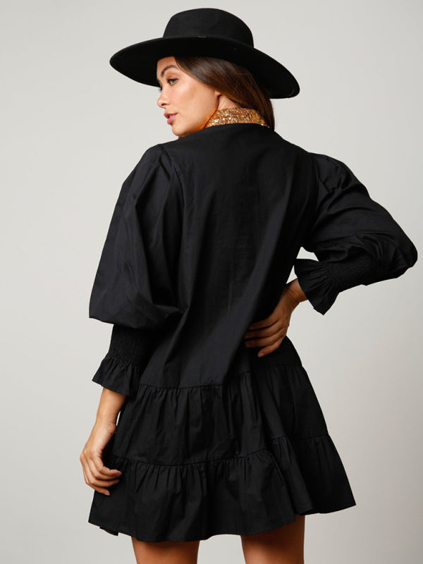 Weihnachts-Paillettenkleid mit kontrastfarbenem, langärmeligem Revers und Pailletten