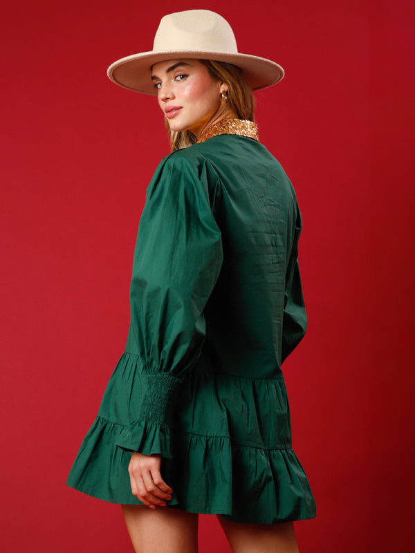 Weihnachts-Paillettenkleid mit kontrastfarbenem, langärmeligem Revers und Pailletten