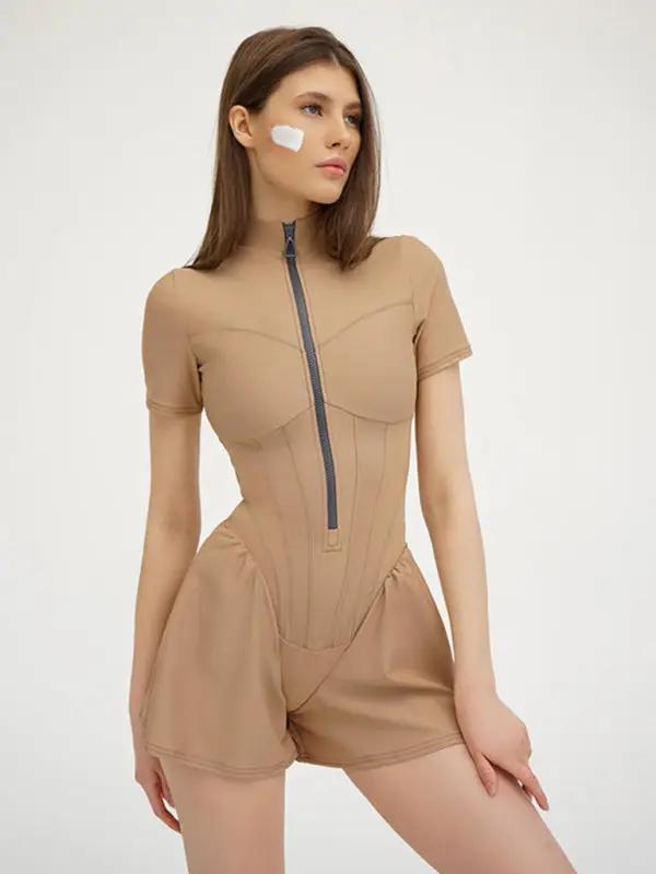 Beige short sleeve zipper bottoming jumpsuit