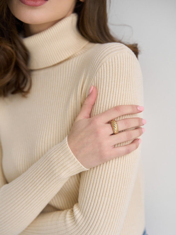 Pull slim à manches longues et col haut pour femme