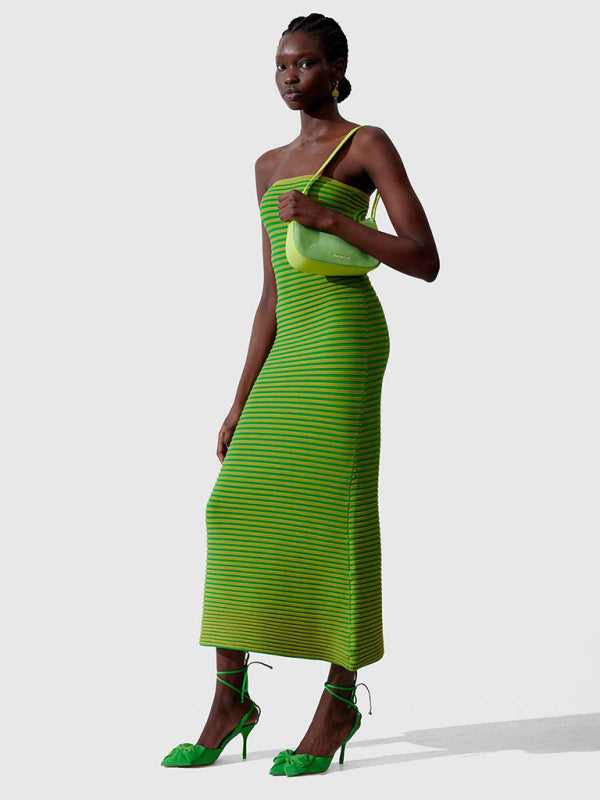 Langes gestricktes, gestreiftes, sexy, schmal geschnittenes, hüftbetontes Kleid mit Schlauchoberteil