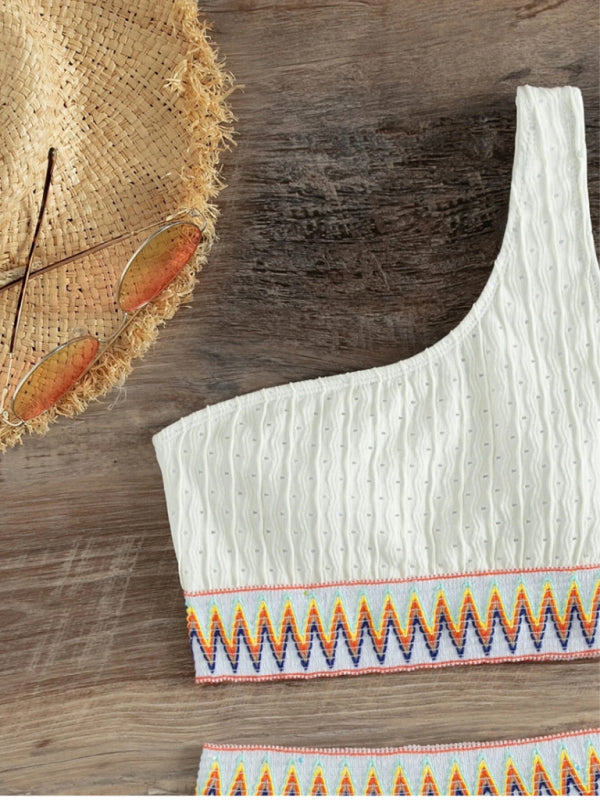 Slanted shoulder bikini top with zigzag pattern