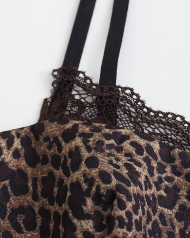 Lace trim detail on leopard print camisole