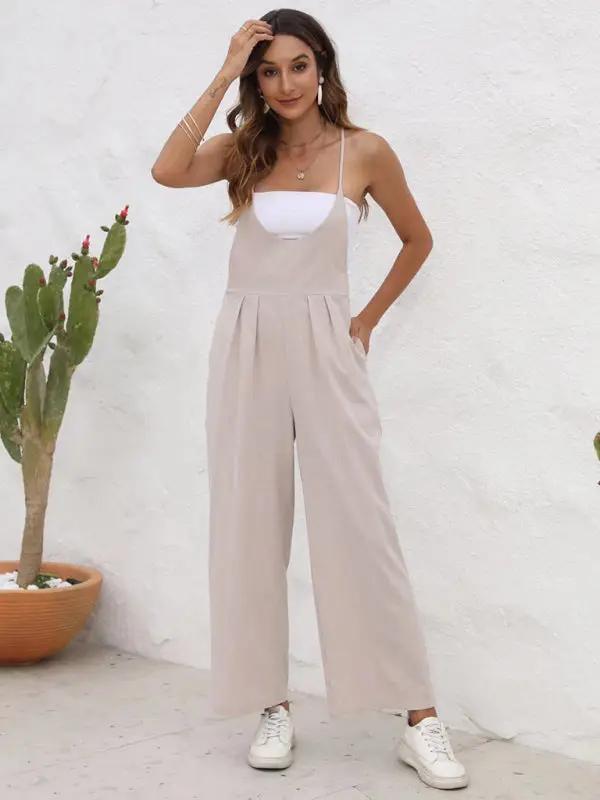 Beige casual suspender trousers, front pose