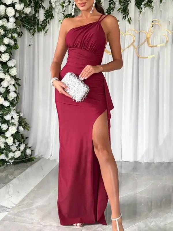 Burgundy shoulder slit party dress with clutch