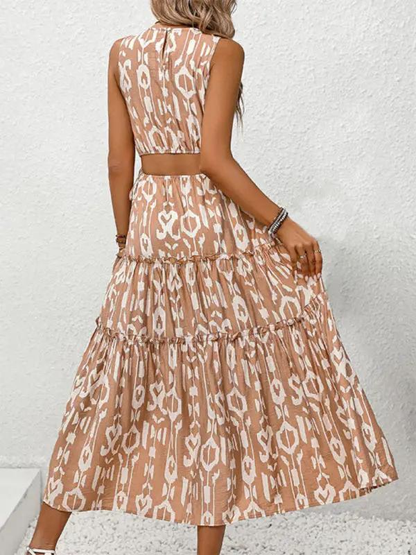Elegant sleeveless dress with tiered skirt
