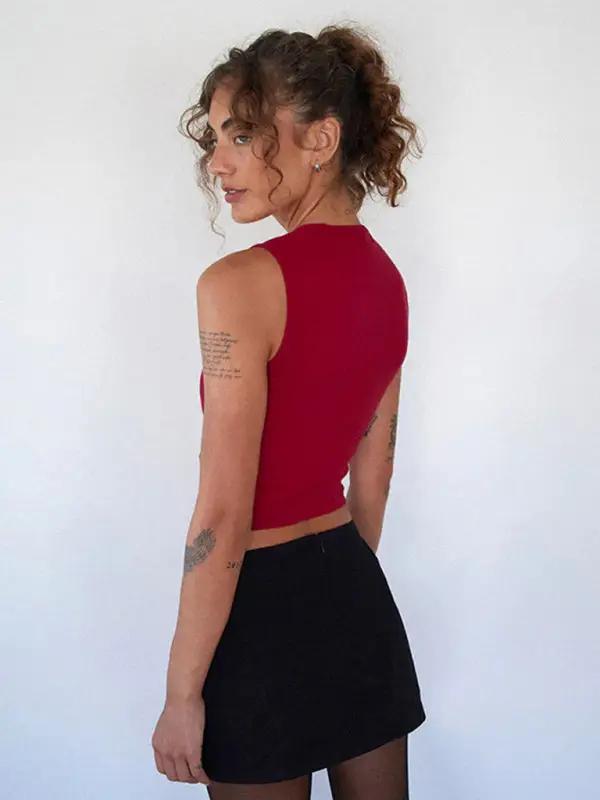 Red vest with bow decoration, back view