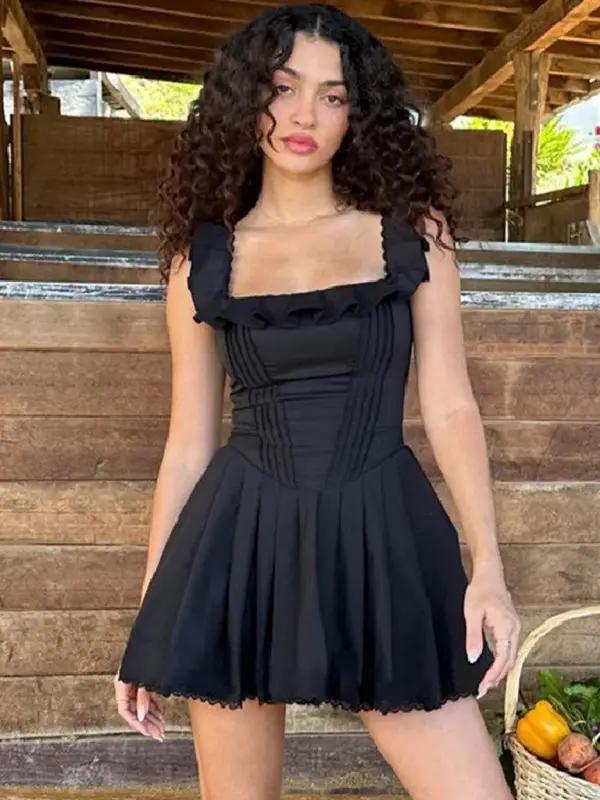 Neues Korsettkleid im französischen Stil mit quadratischem Ausschnitt und Fischgrätenmuster und Pilzbesatz