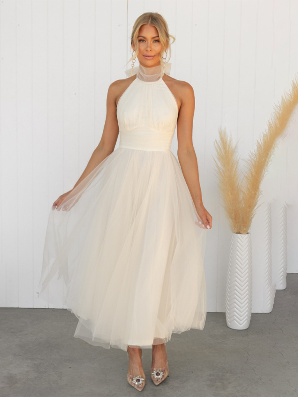 Neues Neckholder-Rollkragenkleid aus Netzstoff