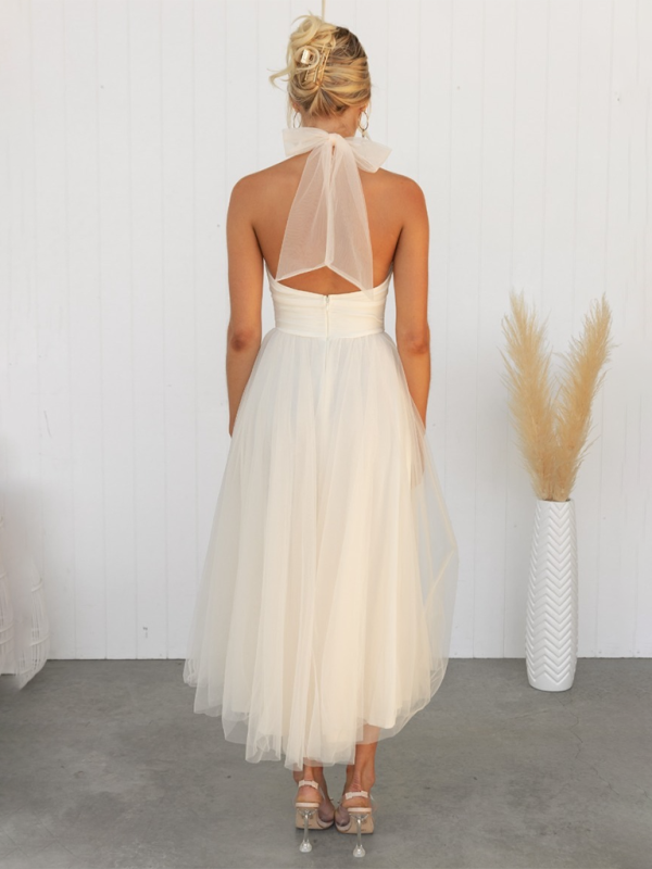 Neues Neckholder-Rollkragenkleid aus Netzstoff