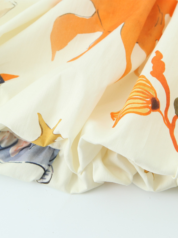 Neues, lässiges, bedrucktes Kleid und Rock aus der Urlaubsserie