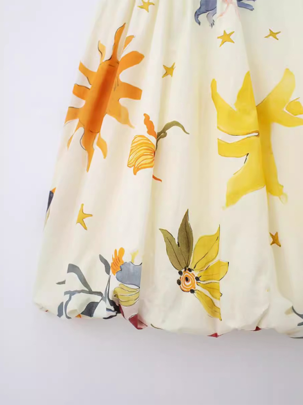 Neues, lässiges, bedrucktes Kleid und Rock aus der Urlaubsserie