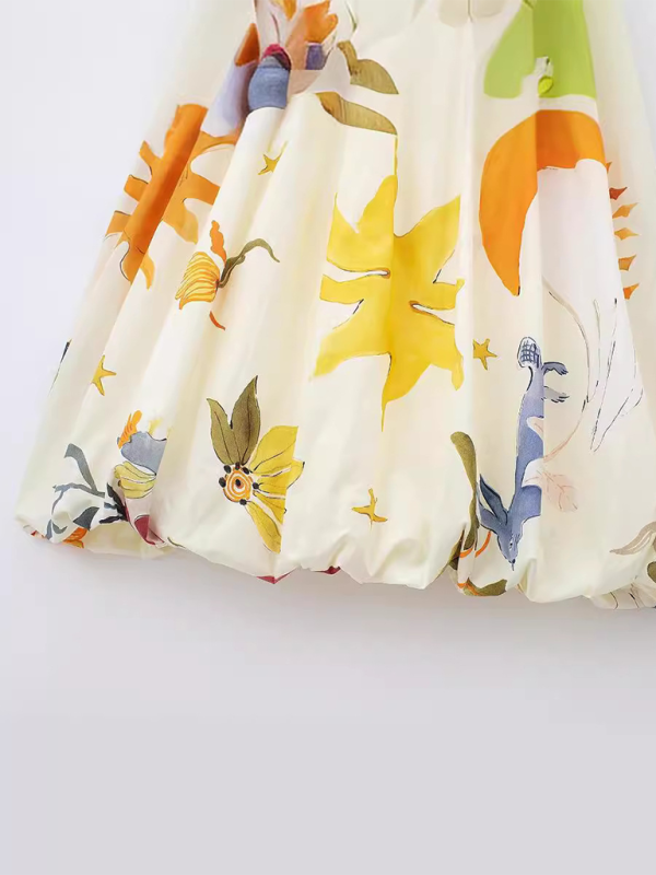 Neues, lässiges, bedrucktes Kleid und Rock aus der Urlaubsserie