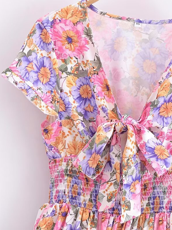 Neues kurzärmliges Kleid mit französischem Blumenmuster auf der Brust und Taille sowie A-Linien-Rock