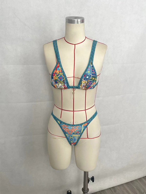 Fashionable and Sexy Vacation Women&