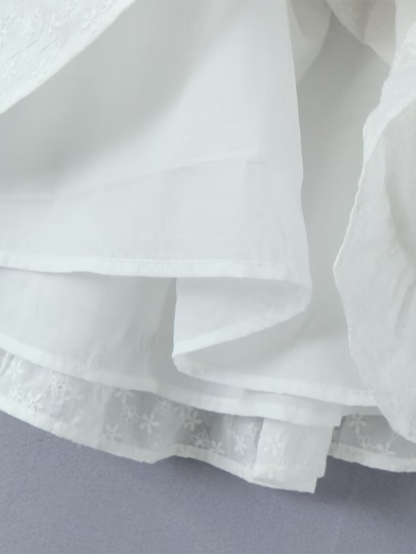 Damen Strapskleid aus Spitze mit hoher Taille und schmalen Trägern