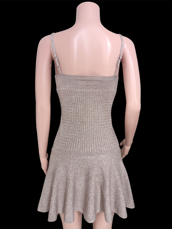 Damenkleid aus Kaninchenfell mit Blumenmuster und Hosenträgern (ärmellos)