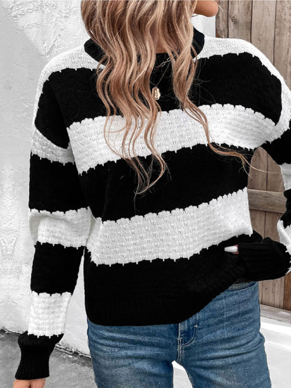 Schwarz-weiß gestreifter Strickpullover mit Kontrast