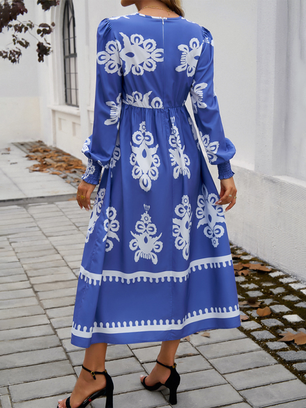 Elegantes Langarmkleid mit V-Ausschnitt und Kontrastfarbdruck