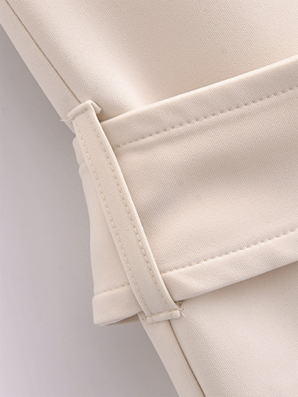 Figurbetontes Kleid mit Gürtel