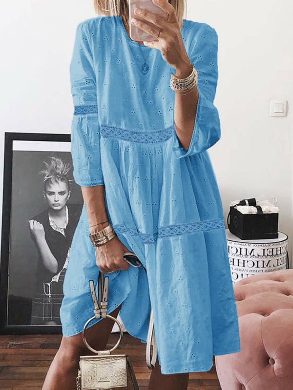 Hohl besticktes Kleid mit drei Viertelärmeln und Spitzennähten