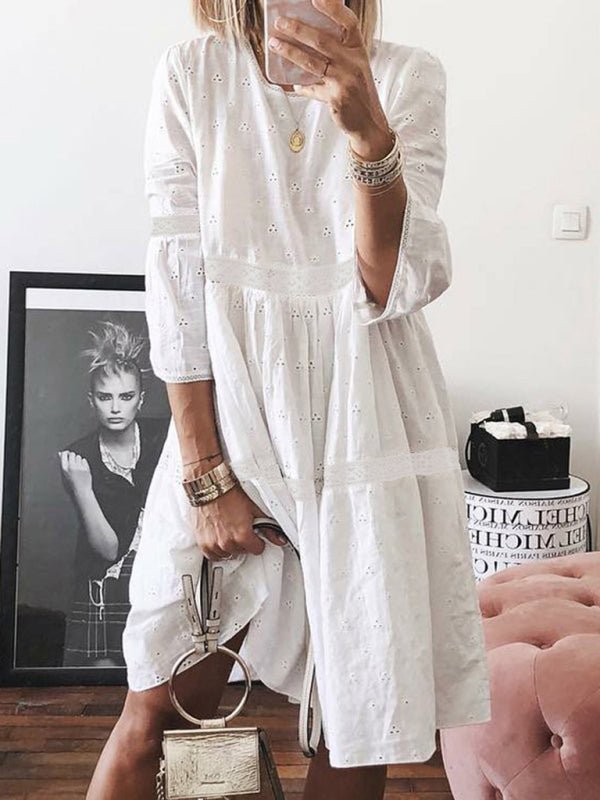 Hohl besticktes Kleid mit drei Viertelärmeln und Spitzennähten