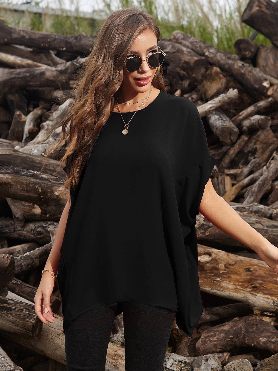 Black round neck short sleeve T-shirt, stylish look