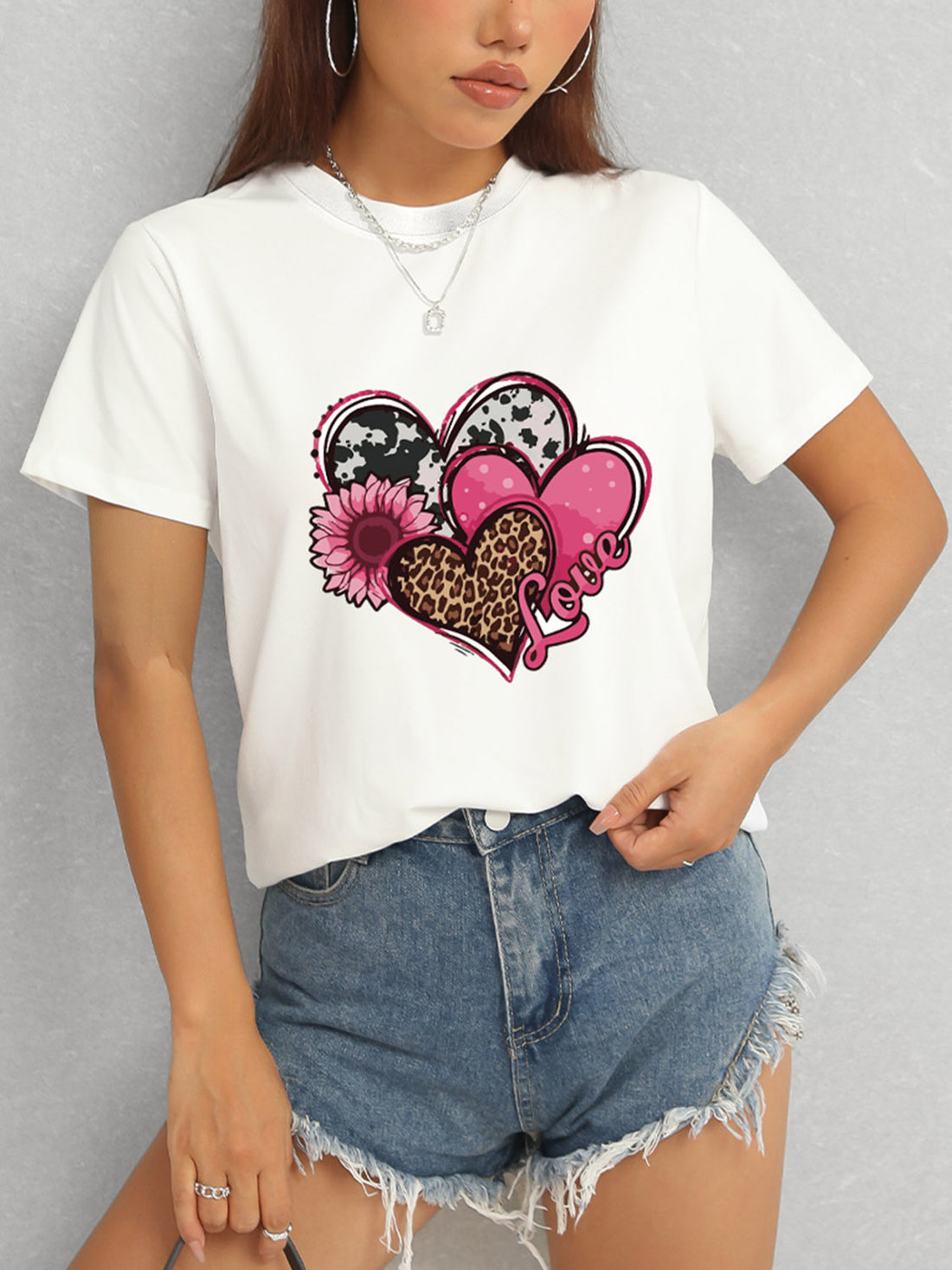 White heart round neck short sleeve t-shirt with love design