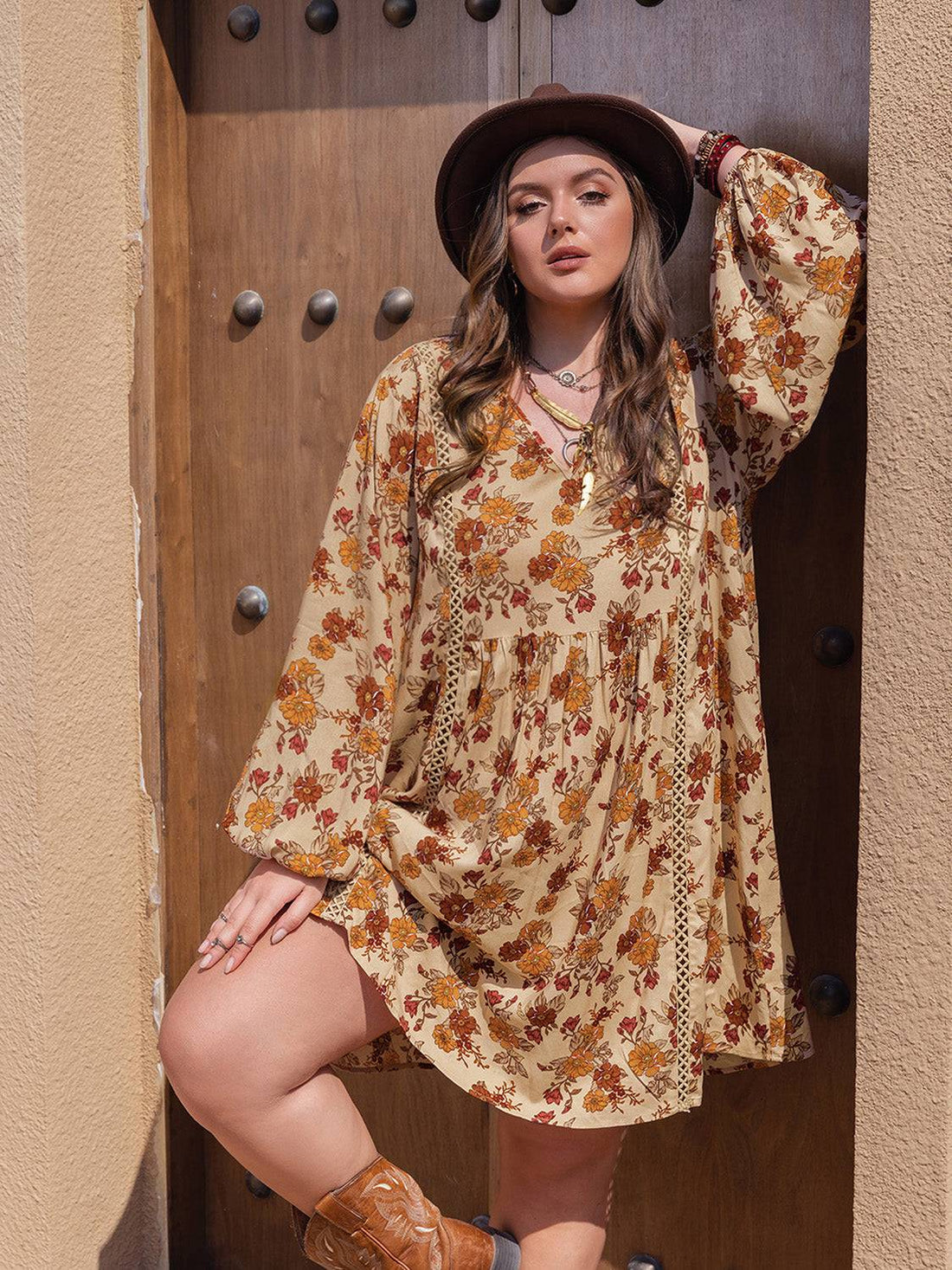 Plus size floral V-neck mini dress with balloon sleeves