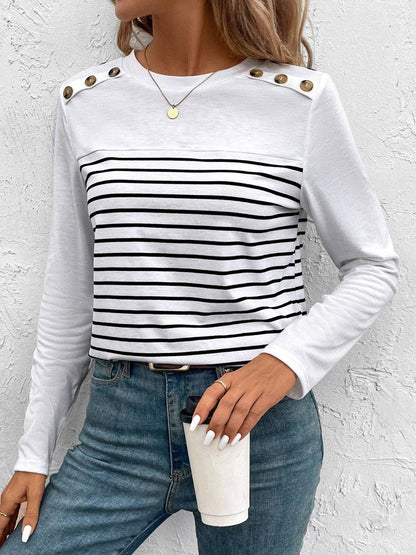 Casual striped T-shirt with decorative buttons and long sleeves.