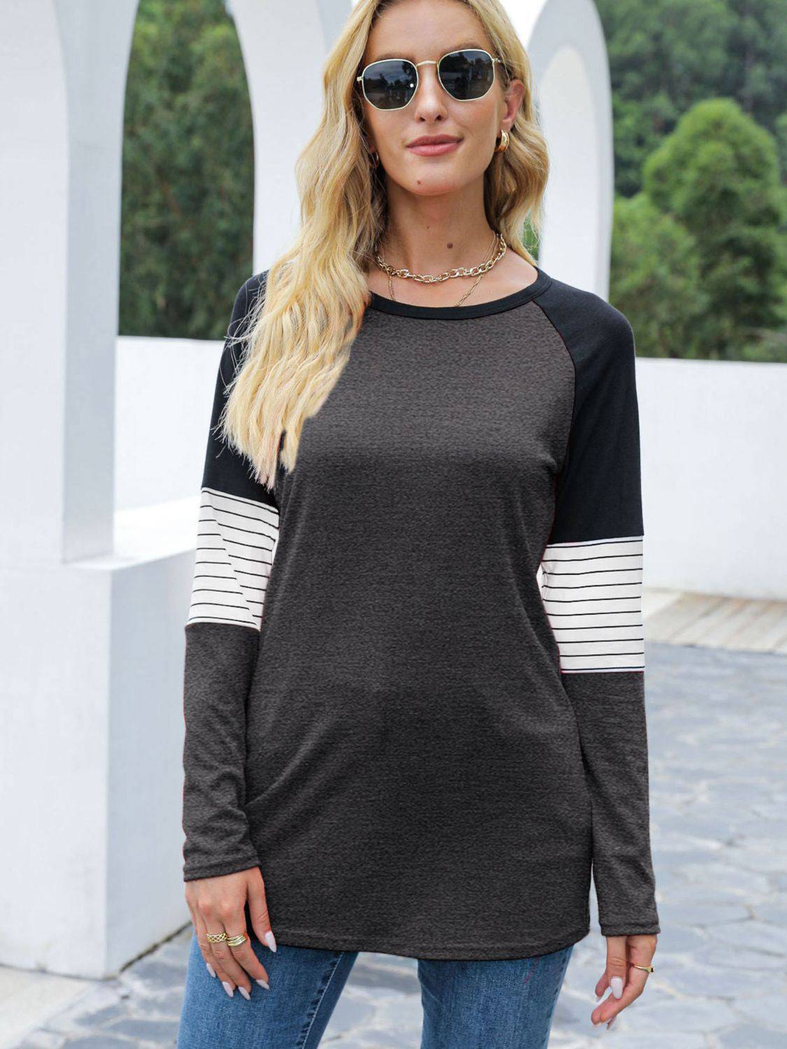 Gray contrast striped round neck long sleeve T-shirt