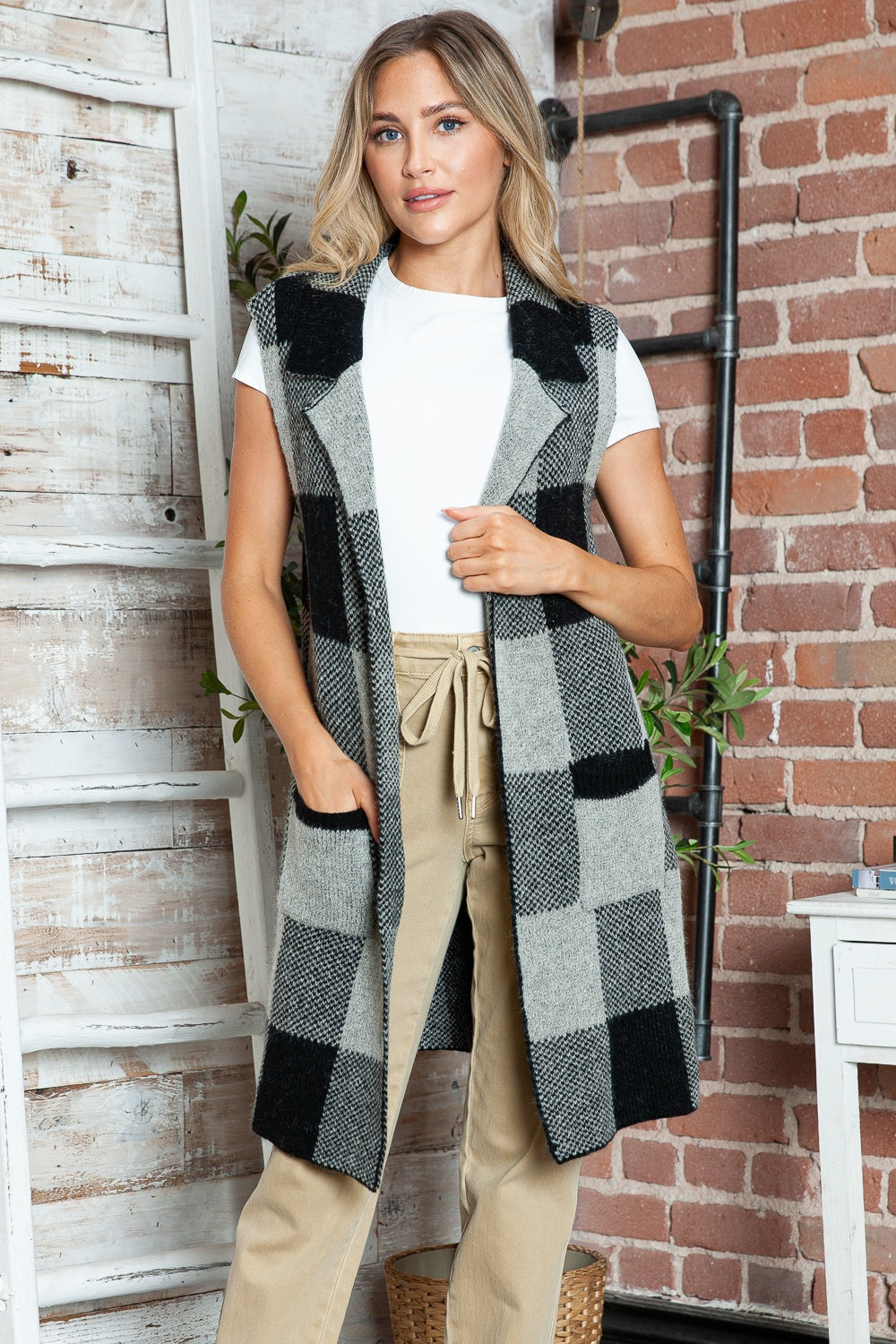 Plaid Lapel Collar Sleeveless Cardigan