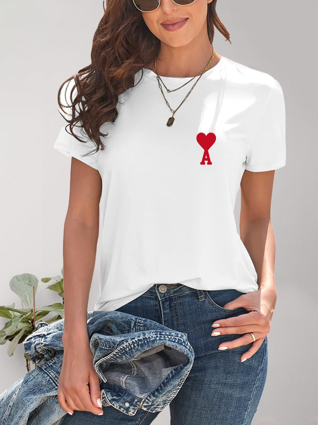 White heart round neck short sleeve t-shirt front