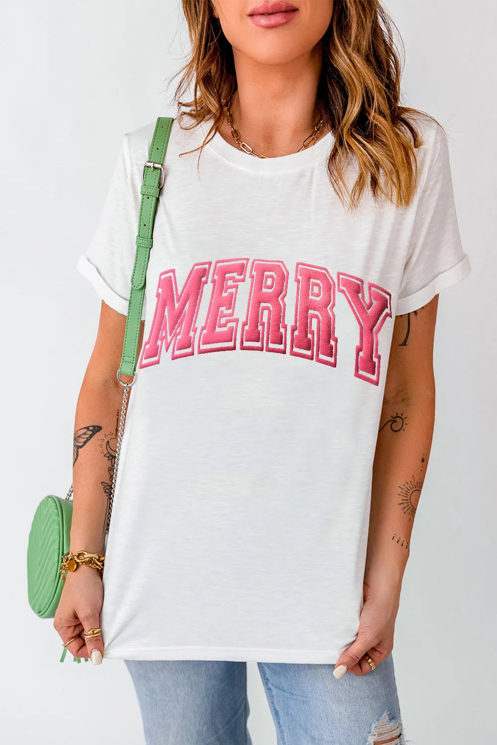 White MERRY T-shirt with pink lettering, round neck, short sleeves.