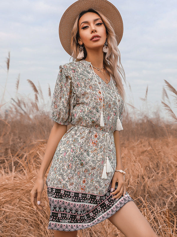 Robe florale nouée à col en V et à franges, coupe slim 
