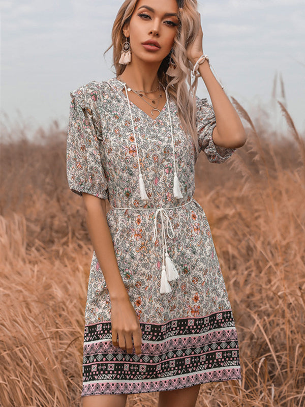 Robe florale nouée à col en V et à franges, coupe slim 