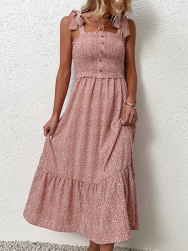 Rosafarbenes, geblümtes Unterkleid mit Rüschen und Bindeband