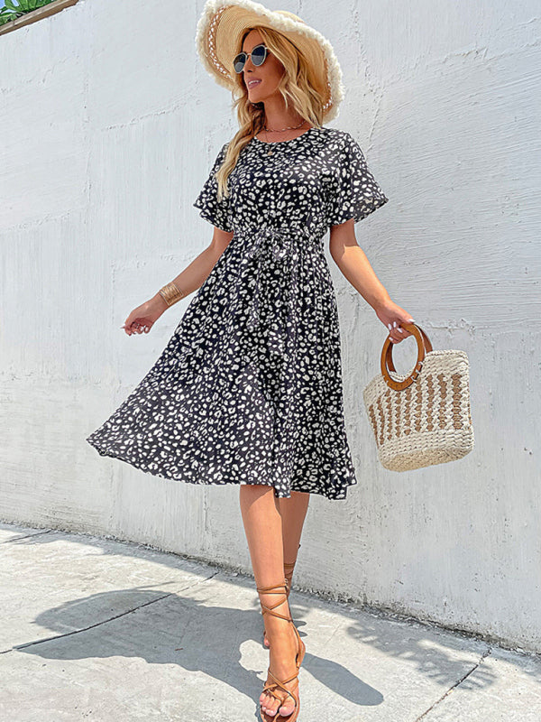 Temperamentvolles schwarzes Retro-Blumenkleid für Damen