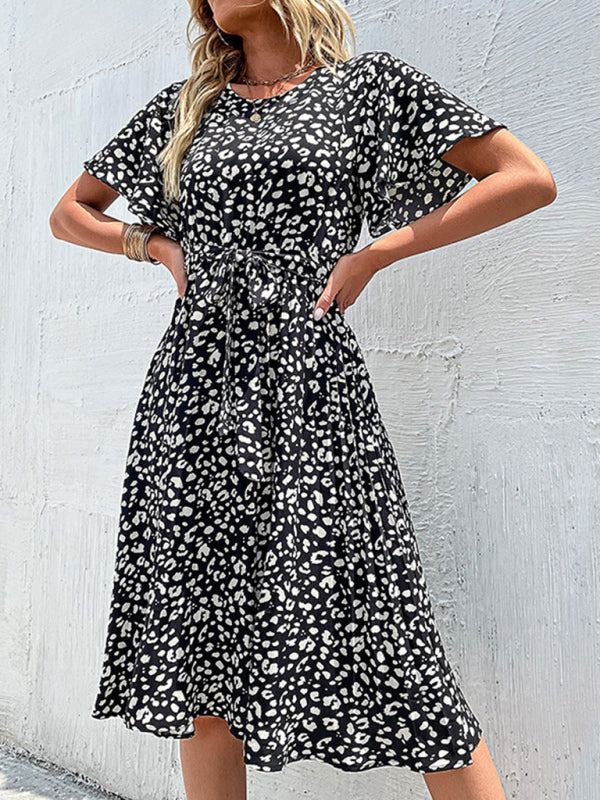 Temperamentvolles schwarzes Retro-Blumenkleid für Damen