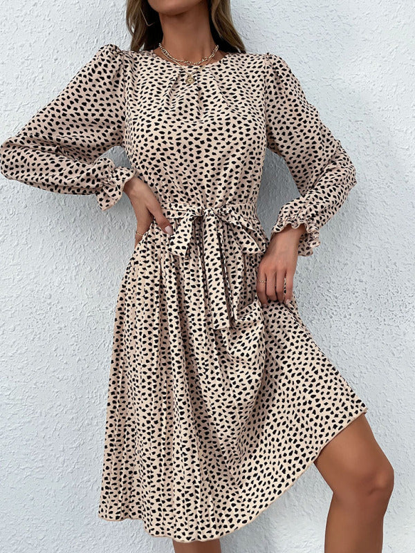 Langärmliges Damenkleid mit Leopardenmuster und Taillenband 