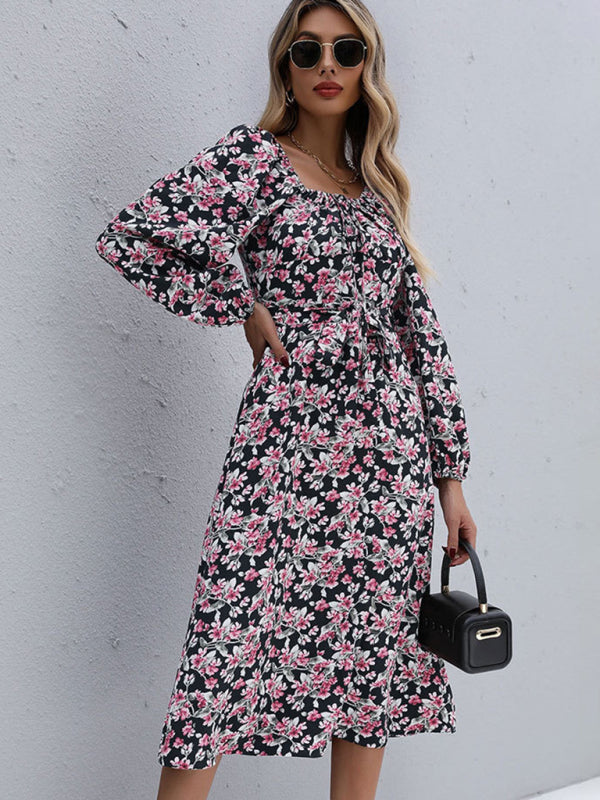 Charmante robe longue florale pour femmes avec encolure carrée et cravate cintrée sur le devant 