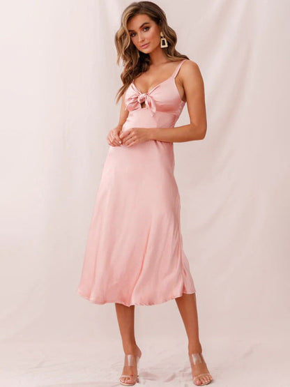 Robe midi en satin découpée à nouer sur le devant de couleur unie pour femmes 