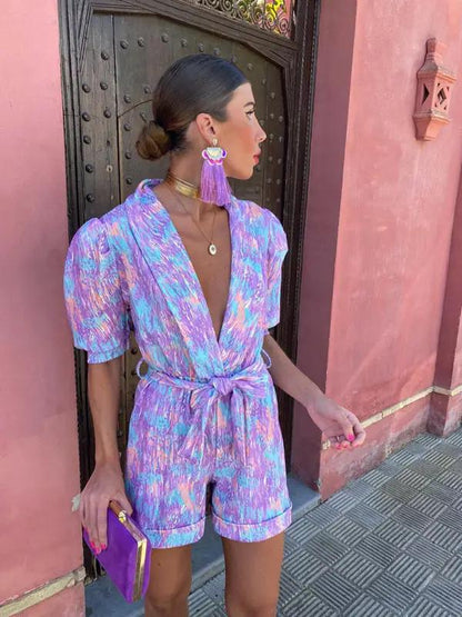 Elegant V-neck jumpsuit with colorful print and short sleeves